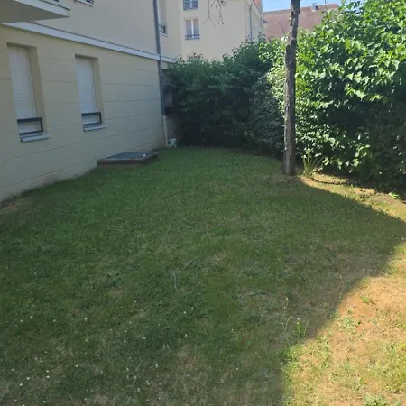 Agréable T2 calme , 5 min to RER - Disney&Paris Appartamento